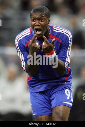 Frankreichs Djibril Cisse zeigt sich beim internationalen Freundschaftsspiel Frankreich gegen Österreich am 28. März 2007 im Stade de France in Saint-Denis bei Paris. Frankreich gewann 1:0. Foto von Mehdi Taamallah/Cameleon/ABACAPRESS.COM Stockfoto