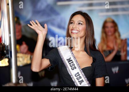 Miss USA nimmt an der Pressekonferenz von Battle of the Milliardäre Teil, um Details von Wrestlemania 23 am Trump Tower am 28. März 2007 in New York City bekannt zu geben. Wenn Donald Trumps designierter Wrestler Bobby Lasley gewinnt, wird Trump Vince MacMahons Haare abrasieren. Wenn McMahons Wrestler gewinnt, wird Trump seine Haare live von McMahon abschneiden lassen. Foto von Gerald Holubowicz/ABACAPRESS.COM Stockfoto