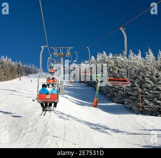 Sessellift auf dem Berg Serak für Skifahrer - Jesenik Berge oder Jeseniky - Tschechische republik Stockfoto