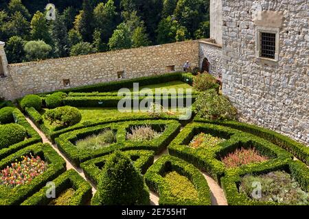 Pieskowa Skala, Polen - 16. August 2020. Pieskowa Skala Castle Italienischer Garten. Stockfoto