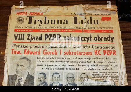 Warschau, Polen - 14. Januar 2021. Trybuna Ludu Zeitung von 1980 Schlagzeile mit der Aufschrift: "Genosse Edward Gierek zum ersten Sekretär der Polnischen Uni gewählt Stockfoto