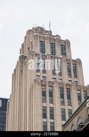 Montreal, Quebec, Kanada - 2. Januar 2020: Das Aldred Building, ein Art déco-Gebäude aus den 1930er Jahren am Place d'Armes in der Altstadt von Montreal. Stockfoto