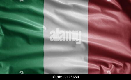 Italienische Flagge winkt im Wind. Nahaufnahme von Italien Banner weht, weiche und glatte Seide. Stoff Stoff Textur Fähnrich Hintergrund. Verwenden Sie es für nationale d Stockfoto