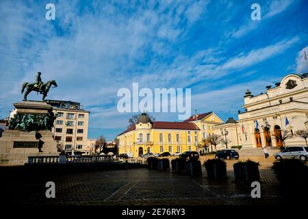 Statue des Zaren Alexander II im Zentrum der Hauptstadt Bulgariens: Sofia. Statue mit blauem Himmel Hintergrund an sonnigen Tagen. 06,01.2021. Sofia. Bulgari Stockfoto