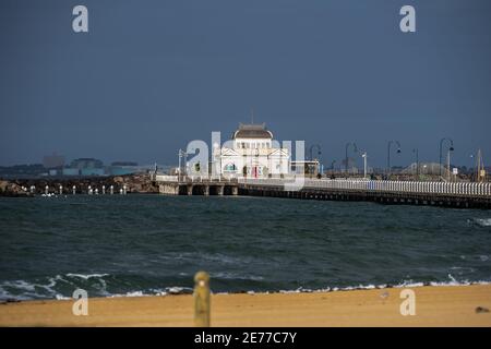 Melbourne, Australien. Januar 2021. St Kilda Pier in den frühen Morgenstunden während der 2XU Triathlon Series 2021, Rennen 1 am St Kilda Beach. Kredit: SOPA Images Limited/Alamy Live Nachrichten Stockfoto