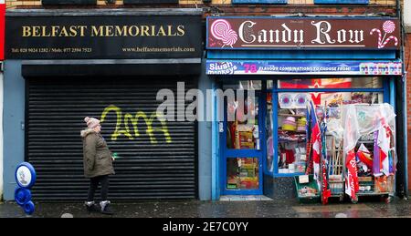 Geschäfte und Geschäfte in der loyalistischen und unionistischen Gegend von Sandy Row im Süden von Belfast, Nordirland, wo sich die Menschen als Briten sehen Stockfoto