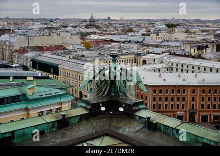 Sankt Petersburg - November, 2020 atemberaubende Panoramaaussicht Senatsplatz von der Aussichtsplattform der Kathedrale von St. Isaac. Die beliebtesten Stockfoto