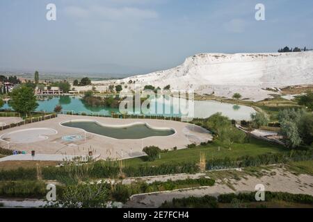 Aussichtspunkt zur umliegenden Landschaft in Pamukkale, Türkei Stockfoto