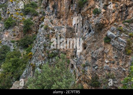 Hidder Kloster hoch auf einer Klippe über dem Mittelmeer, Lykischer Weg in der Nähe von Kayakoy Dorf und Oludeniz Strand, Fethiye, Türkei Stockfoto