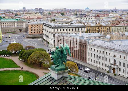 Sankt Petersburg - November, 2020 atemberaubende Panoramaaussicht Senatsplatz von der Aussichtsplattform der Kathedrale von St. Isaac. Die beliebtesten Stockfoto