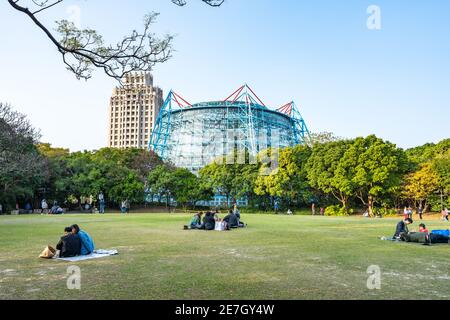 Botanischer Garten des National Museum of Natural Science Park Rasen. Touristen entspannen und spielen hier. Ein Nationalmuseum in Taichung City. Taiwan. Stockfoto