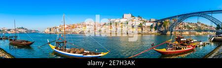 Panorama der Stadt Porto am Douro Fluss In Portugal Stockfoto