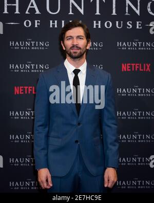 Michiel Huisman nimmt an der Sondervorführung The Haunting of Hill House in der Welsh Chapel, London, Teil. Stockfoto