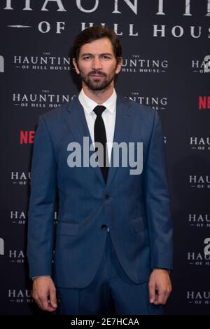 Michiel Huisman nimmt an der Sondervorführung The Haunting of Hill House in der Welsh Chapel, London, Teil. Stockfoto