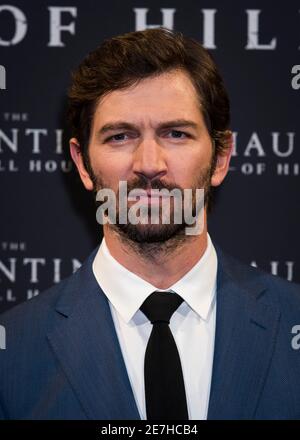 Michiel Huisman nimmt an der Sondervorführung The Haunting of Hill House in der Welsh Chapel, London, Teil. Stockfoto