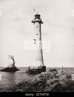 Vintage 19. Jahrhundert Foto: Der "neue" Eddystone Leuchtturm nach Fertigstellung, um 1890. Dies ist der vierte Leuchtturm, der von der Stätte gebaut wird. Der Stub von Smeatons Turm - der dritte Leuchtturm, ist links sichtbar. Stockfoto