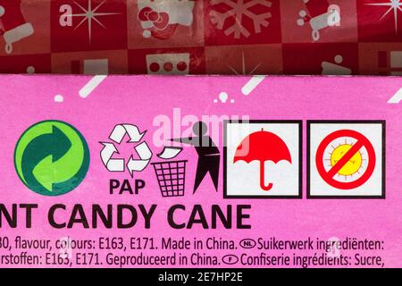 Recycling und Lagerung Symbole Symbole auf Box von Hello Kitty Riesiger Zuckerrohr Stockfoto