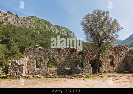 Archäologische Stätte Olympos im Olympos Nationalpark bei Cirali Strand und Berg Tahtali in der Türkei Stockfoto