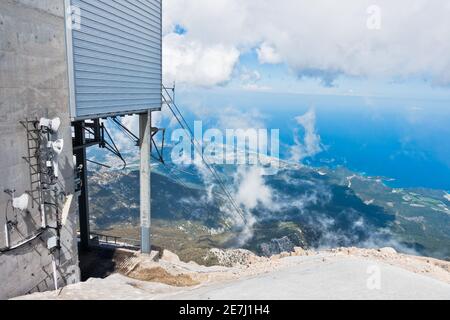 Aussichtspunkt von der Spitze des Tahtali Berges bei Olympos National park in der Türkei Stockfoto