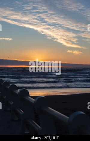 Der Pier von Forte dei Marmi bei Sonnenuntergang, Lucca, Versilia, Toskana, Italien Stockfoto