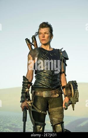 MILLA JOVOVOVICH in MONSTER HUNTER (2020), Regie PAUL W. S. ANDERSON. Kredit: CONSTANTIN FILM / Album Stockfoto