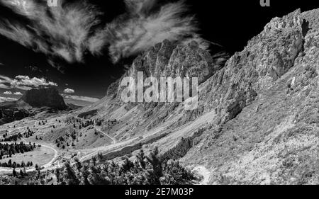 Infrarotlandschaft der Cir Gruppe in Alta Badia, Dolomiten - Italien Stockfoto