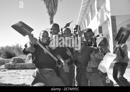 Namibia: Die Schule für Kinder, die ihre Eltern durch HIV in Maltahöhe verloren Spielen Rockstars sind Stockfoto
