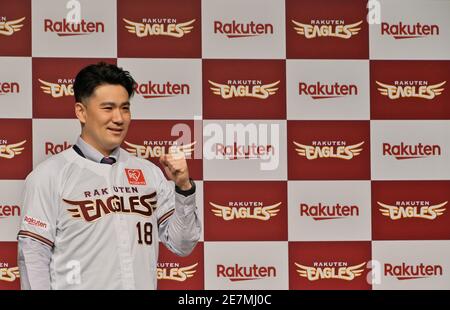 Tokio, Japan. Januar 2021. Der ehemalige New York Yankees Pitcher Masahiro Tanaka posiert für Fotografen während einer Pressekonferenz in Tokio, Japan am Samstag, 30. Januar 2021. Er kehrt nach Japan zurück, nachdem er für die New York Yankees gespielt hat. Foto von Keizo Mori/UPI Kredit: UPI/Alamy Live News Stockfoto