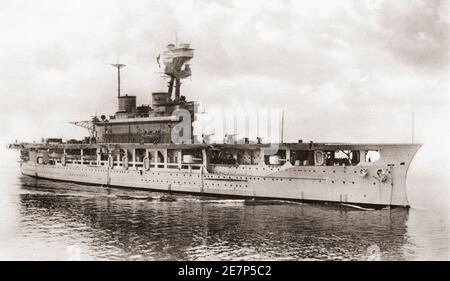 HMS Eagle, Flugzeugträger der britischen Royal Navy. Ursprünglich 1913 für Chile als Schlachtschiff festgelegt, 1918 gekauft und in den folgenden Jahren in einen Flugzeugträger umgewandelt. Von British Warships, veröffentlicht 1940. Stockfoto