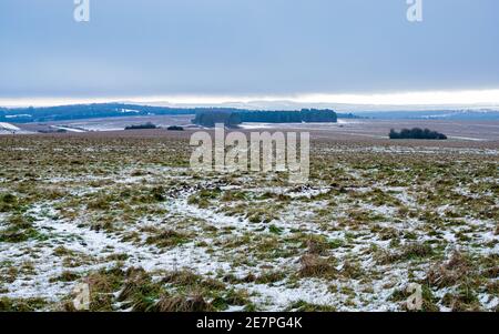 Winterschneebedeckte Landschaftsansicht der Salisbury Plain von Sidbury Hügel Stockfoto