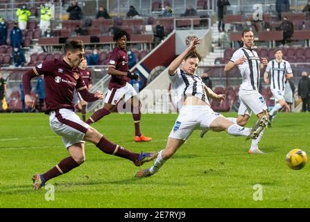 Scottish Championship - Heart of Midlothian / Dunfermline. Tynecastle Park, Edinburgh, Midlothian, Großbritannien. Januar 2021. Hearts ist Gastgeber von Dunfermline bei der Scottish Championship im Tynecastle Park, Edinburgh. Bild zeigt: Der angreifende Mittelfeldspieler von Hearts, Jamie Walker, feuert nach Hause, was sich als einziges Ziel des Spiels erwies. Kredit: Ian Jacobs/Alamy Live Nachrichten Stockfoto