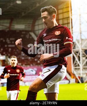 Scottish Championship - Heart of Midlothian / Dunfermline. Tynecastle Park, Edinburgh, Midlothian, Großbritannien. Januar 2021. Hearts ist Gastgeber von Dunfermline bei der Scottish Championship im Tynecastle Park, Edinburgh. Bild zeigt: Der angreifende Mittelfeldspieler von Hearts, Jamie Walker, feiert nach dem Tor das einzige Tor des Spiels. Kredit: Ian Jacobs/Alamy Live Nachrichten Stockfoto