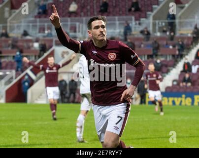 Scottish Championship - Heart of Midlothian / Dunfermline. Tynecastle Park, Edinburgh, Midlothian, Großbritannien. Januar 2021. Hearts ist Gastgeber von Dunfermline bei der Scottish Championship im Tynecastle Park, Edinburgh. Bild zeigt: Der angreifende Mittelfeldspieler von Hearts, Jamie Walker, feiert nach dem Tor, was sich als einziges Ziel des Spiels erwiesen hat. Kredit: Ian Jacobs/Alamy Live Nachrichten Stockfoto