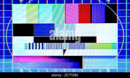 TV-Testmuster erzeugt von einem Monoskop mit Noise Glitch Effekt – Originalfoto von einem alten Fernseher Stockfoto