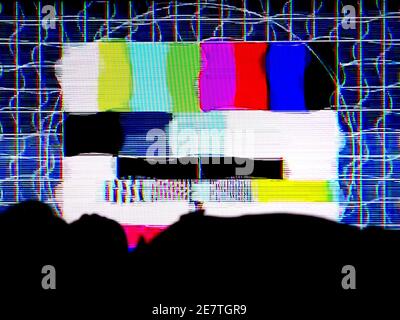 TV-Testmuster erzeugt durch ein Monoskop, TV Static Noise Glitch-Effekt – Original-Foto aus einem alten Fernsehen – Konzept für Ihr Projekt Stockfoto