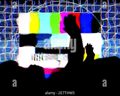 TV-Testmuster erzeugt durch ein Monoskop, TV Static Noise Glitch-Effekt – Original-Foto aus einem alten Fernsehen – Konzept für Ihr Projekt Stockfoto
