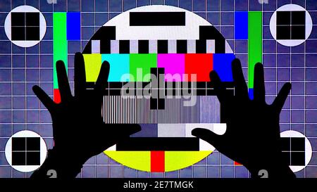 TV-Testmuster erzeugt durch ein Monoskop, TV Static Noise Glitch-Effekt – Original-Foto aus einem alten Fernsehen – Konzept für Ihr Projekt Stockfoto