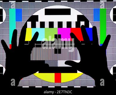 TV-Testmuster erzeugt durch ein Monoskop, TV Static Noise Glitch-Effekt – Original-Foto aus einem alten Fernsehen – Konzept für Ihr Projekt Stockfoto