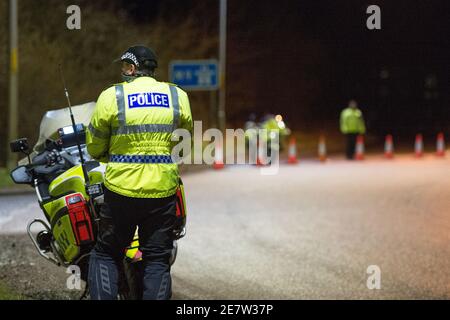 Stirling, Schottland, Großbritannien. Januar 2021. Im Bild: Die Autobahn M9 wurde zwischen den Kreuzungen 9 und 11 während eines andauernden Polizeivorfalls gesperrt. Derzeit sind keine anderen Tatsachen ans Licht gekommen. Quelle: Colin Fisher/Alamy Live News Stockfoto