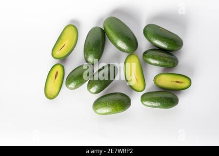 Mini-Avocado ohne Steine oder Cocktail-Avocado. Cocktail Avocado hat essbare Haut und steinfrei. Stockfoto