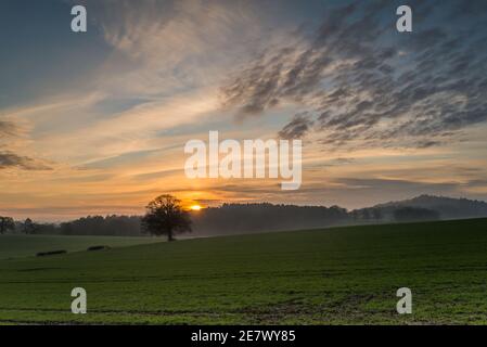 Sonnenuntergang über Newlands Corner, Guilford, Surrey Stockfoto