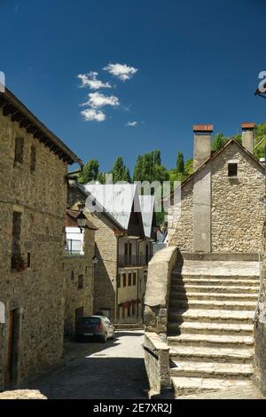 Sallent de Gallego Stadt, in Hueca, Aragon, Spanien. Landschaft ansehen Stockfoto