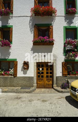 Sallent de Gallego Stadt, in Hueca, Aragon, Spanien. Landschaft ansehen Stockfoto