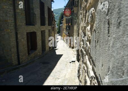 Sallent de Gallego Stadt, in Hueca, Aragon, Spanien. Landschaft ansehen Stockfoto