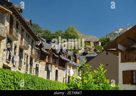 Sallent de Gallego Stadt, in Hueca, Aragon, Spanien. Landschaft ansehen Stockfoto