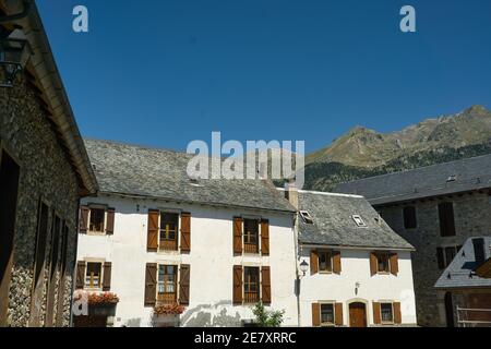 Sallent de Gallego Stadt, in Hueca, Aragon, Spanien. Landschaft ansehen Stockfoto