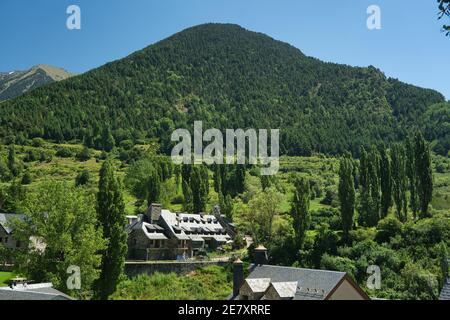 Sallent de Gallego Stadt, in Hueca, Aragon, Spanien. Landschaft ansehen Stockfoto