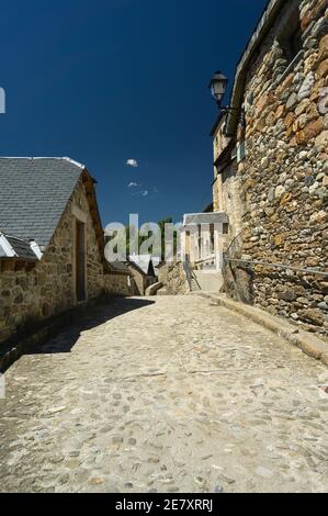 Sallent de Gallego Stadt, in Hueca, Aragon, Spanien. Landschaft ansehen Stockfoto