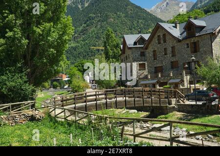 Sallent de Gallego Stadt, in Hueca, Aragon, Spanien. Landschaft ansehen Stockfoto
