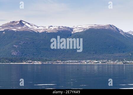 Die südlichste Stadt der Welt. Puerto Williams Stadtbild von Beagle Kanal. Chile Sehenswürdigkeiten Stockfoto